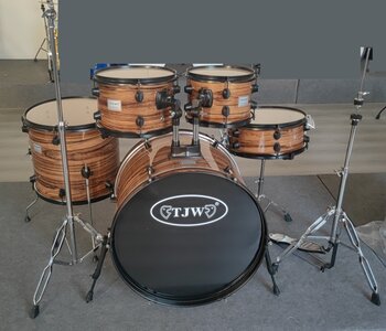 Bruin 5 dlg Drumstel Jubior met Dynaton Taye USA vellen