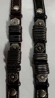 Leren armband &#039;&#039;Sport&#039;&#039; met studs en ringen, zwart en bruin