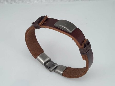 Leren armband, metalplaatje, bruin