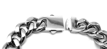 Stalen zilverkleurige armband met grove schakels. L 22 cm