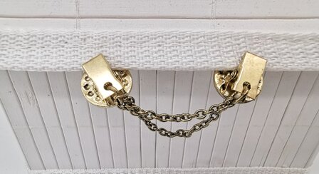 Clips met dubbel ketting Zeeuwse knoop goudkleurig.