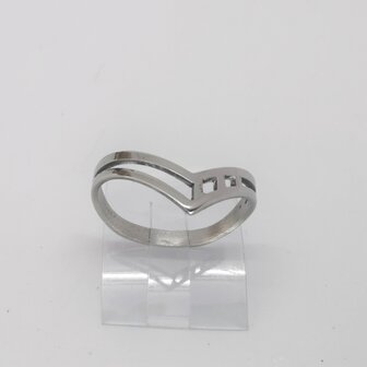 RVS &ndash; elegant -  ring -  in prachtig - V motief.