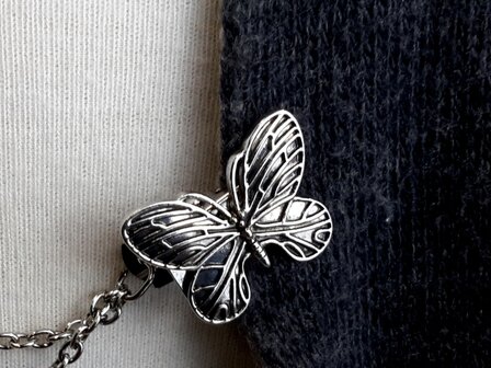 Clips met dubbel ketting vlinder in kleur antiek zilver look.