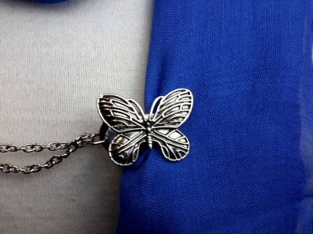 Clips met dubbel ketting vlinder in kleur antiek zilver look.