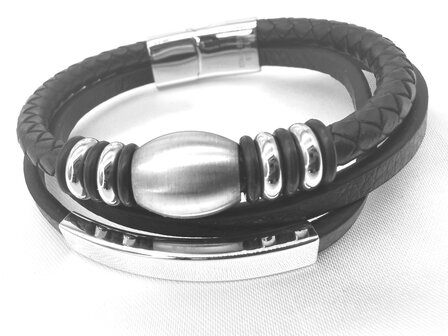 Zwarte leren 3 delig armband met rvs design.