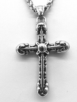 Stoer rvs gotische symboliek Kruis met zorgvuldig bewerkt design.