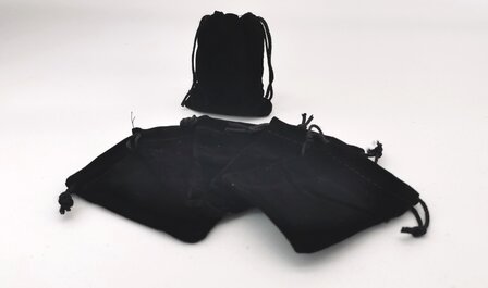 Luxe velours sieradenzakje zwart met nylon koordje, h9, per 50