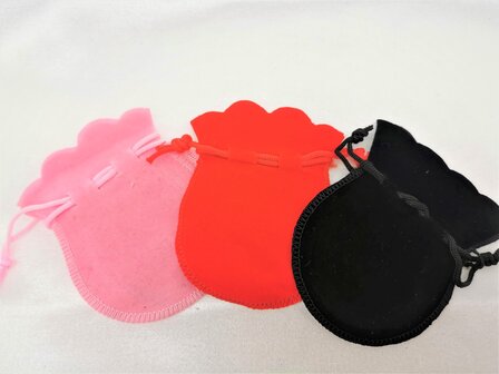 3 kleur miix Velours luxe buidel zakje,  kleur: zwart, rood of roze, met vetersluiting,  9 x 7 cm, per 10 per kleur