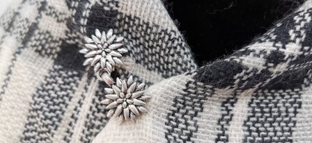 Vest -clip - haak - Edelweiss - voor - vest -  sjaal - omslagdoek in kleur antiek zilver.