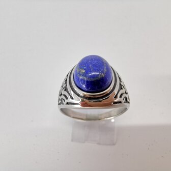 Edelstaal ovale zegelring met Lapis lazuli edelsteen 