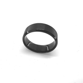 Titanium &ndash; RVS - Zwart &ndash; ring  gepolijst met mat uitvoering.