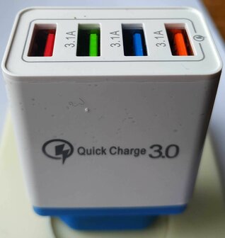 &quot;Quick Charge 3.0&quot; Schnellladeger&auml;t ; 3x usb + 1x QC 3.0 usb