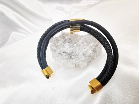 4-teiliges Armband aus schwarzem Leder mit goldfarbenem Nageldesign aus Edelstahl.