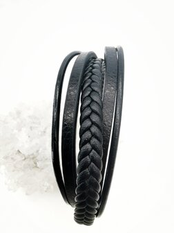 Schwarzes Lederarmband Stil 5 in 1 geflochten mit Doppelverschluss.