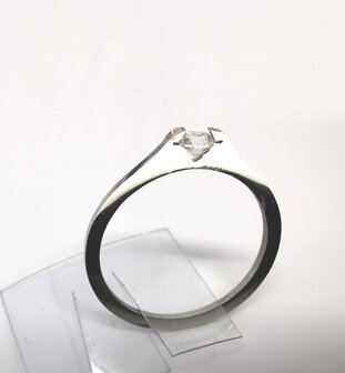 Schitterend dames edelstaal small platte ring met klein kristal in