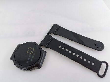 Digitale horloge Zwart met datum, minuten en seconden