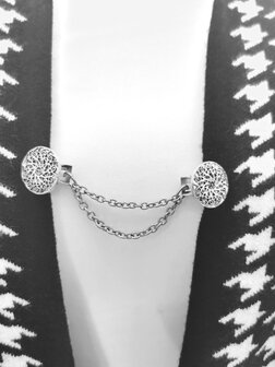 Clips aan dubbele ketting, Mandala symbool in antiek zilverkleur.