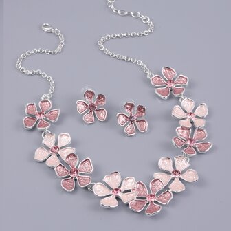 Set: Design zilverkleur ketting verschillende multi kleur emaille bloemen.