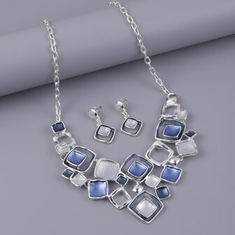 Set: Design in Silberfarbe mit quadratischem, mehrfarbigem blauem Emaille-Schmuck.