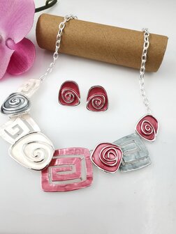 Set: Design mit spiralf&ouml;rmigem, mehrfarbigem, Emaille-Schmuck.