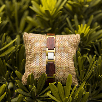 Armband Warm Roodbruine Mahonie houten L 21.5cm RVS tussenschakels goudkleurig