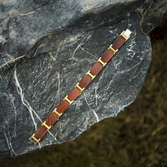 Armband Warm Roodbruine Mahonie houten L 21.5cm RVS tussenschakels goudkleurig