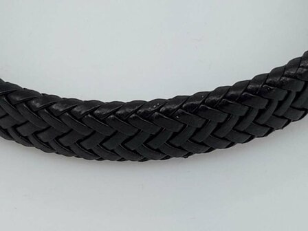 Leder schwarz fein geflochtenes Armband mit Magnetverschluss.