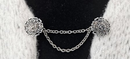 Clips met dubbel ketting, roos hartenblad, in antiek zilverkleur.