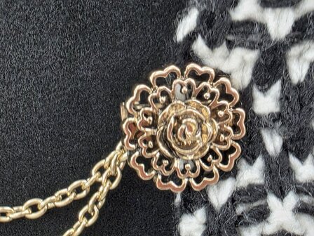 Clips met dubbel ketting, roos hartenblad, in antiek goudkleur.