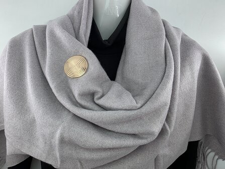Magneet, broche, rond, levensspiraal, goudkleurig voor omslagdoek, sjaal en vest te sluiten.