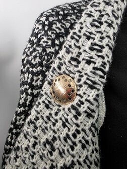 Magneet, broche, rond, levensspiraal, goudkleurig voor omslagdoek, sjaal en vest te sluiten.