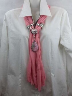 Schalkette mit pinkfarbenem Tropfenanh&auml;nger &bdquo;Venes of Life&ldquo;.