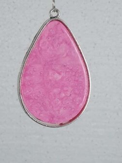 Schalkette mit pinkfarbenem Tropfenanh&auml;nger &bdquo;Venes of Life&ldquo;.