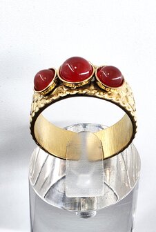 Edelstahlring mit drei roten Achat-Edelsteinen, goldfarben
