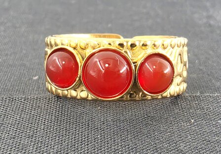 Edelstahlring mit drei roten Achat-Edelsteinen, goldfarben