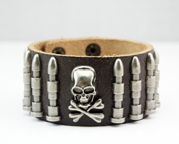 Leren armband met ''Bullits & Skull'' studs. bruin, zwart en wit