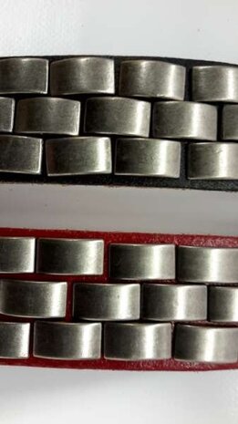 Leren armband, ''Chain'' studs, zwart en rood