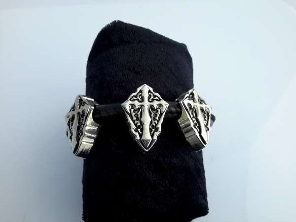 PU leren armband, rond, 3 metalen gothic kruis, zwart 