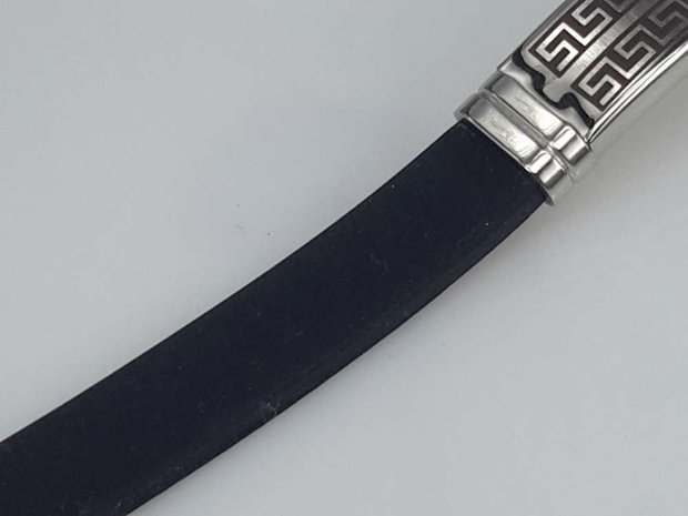 Armband zwart, gebogen plaat, motief, sluiting edelstaal