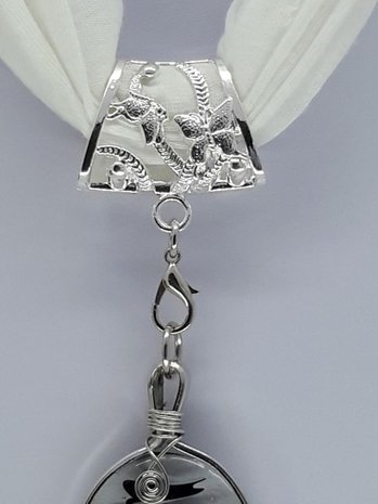 Koppelstuk voor sjaalhanger: aluminium , vlinder, zilver kleur.