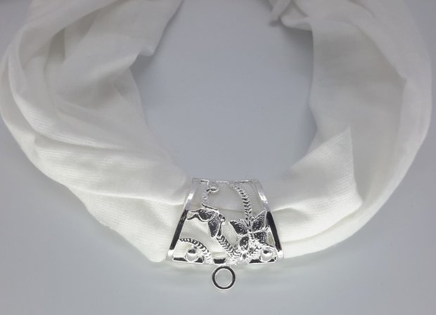 Koppelstuk voor sjaalhanger: aluminium , vlinder, zilver kleur.