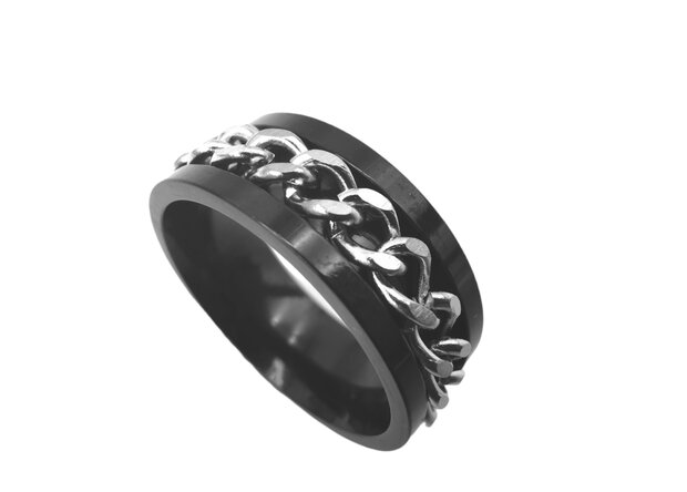 Geborsteld Staal - stress - zwart ring met zilver schakel ketting. 