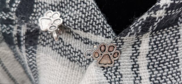 Vest -clip - haak - dierenpoot  - voor - vest -  sjaal - omslagdoek in kleur antiek zilver.