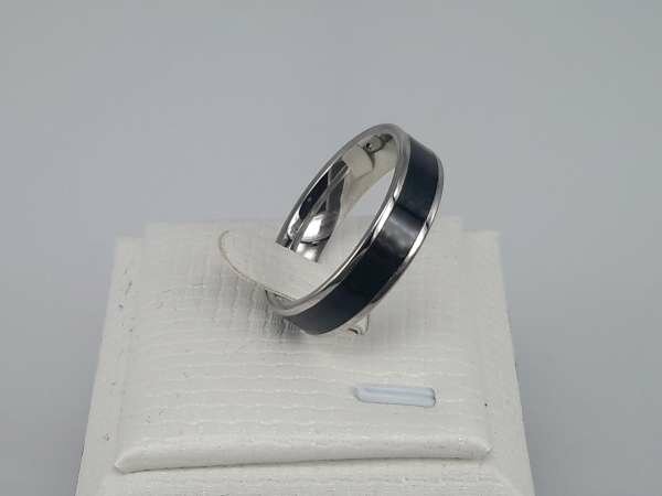 Edelstaal Ringen,zilverkleur met midden zwart