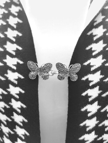 Vest -clip - haak -  vlinder voor vest, sjaal, omslagdoek in kleur antiek zilver.