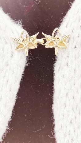 Vest clip haak, symbool "Triquetra Engel" voor vest, sjaal, omslagdoek, goudkleur