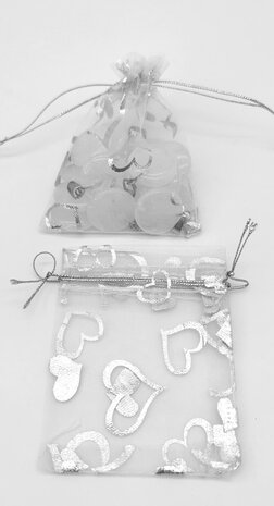 Organza zakjes,  zilveren harten, 9 x 7 cm, per 50