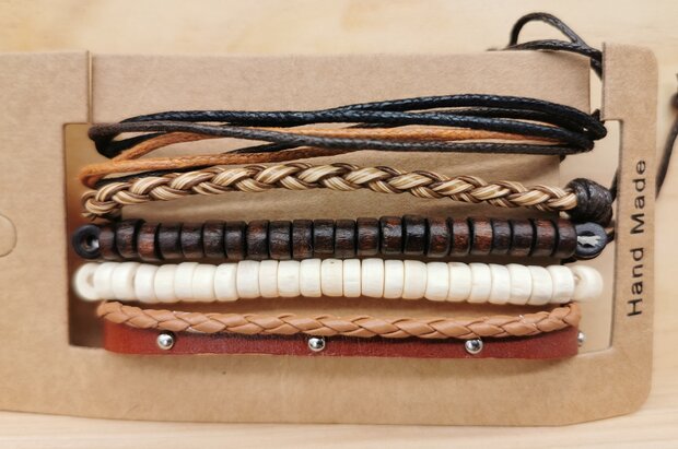 15 Set met 4 trendy van leer, kralen en touw armband. pakket 1