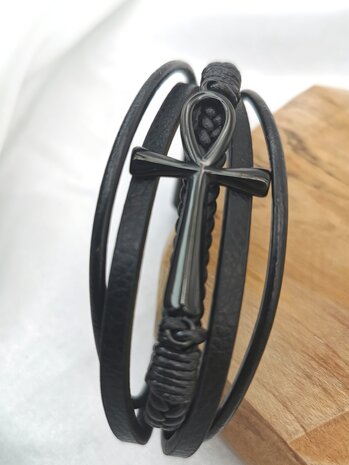 5-teiliges schwarzes Lederarmband für Herren mit schwarzem Kreuz aus Edelstahl.