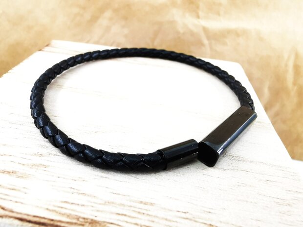 Herrenarmband 4 mm Leder mit schwarzem Edelstahlverschluss, Länge 22 cm